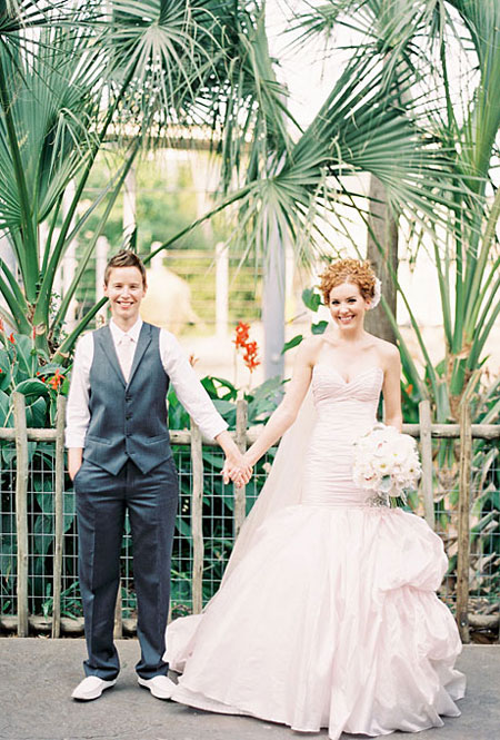 romantic spring wedding at houston zoo